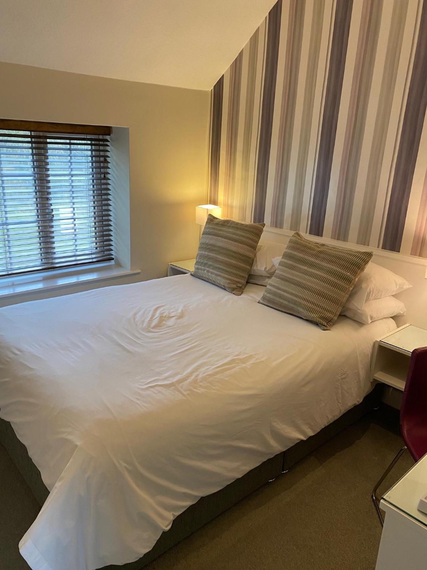 Manor Court Hotel Carnaby 外观 照片
