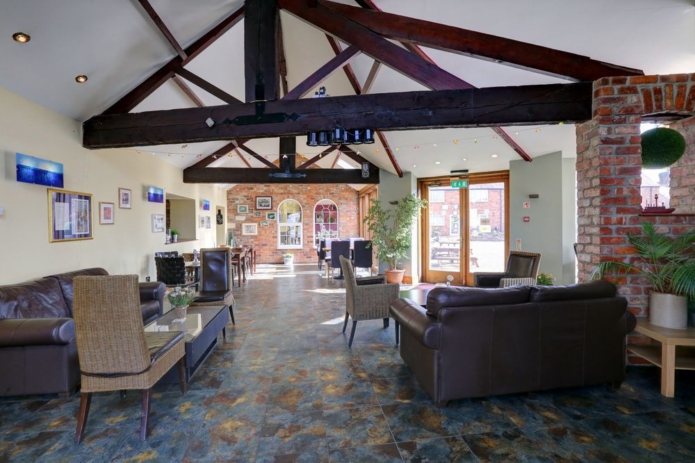 Manor Court Hotel Carnaby 外观 照片