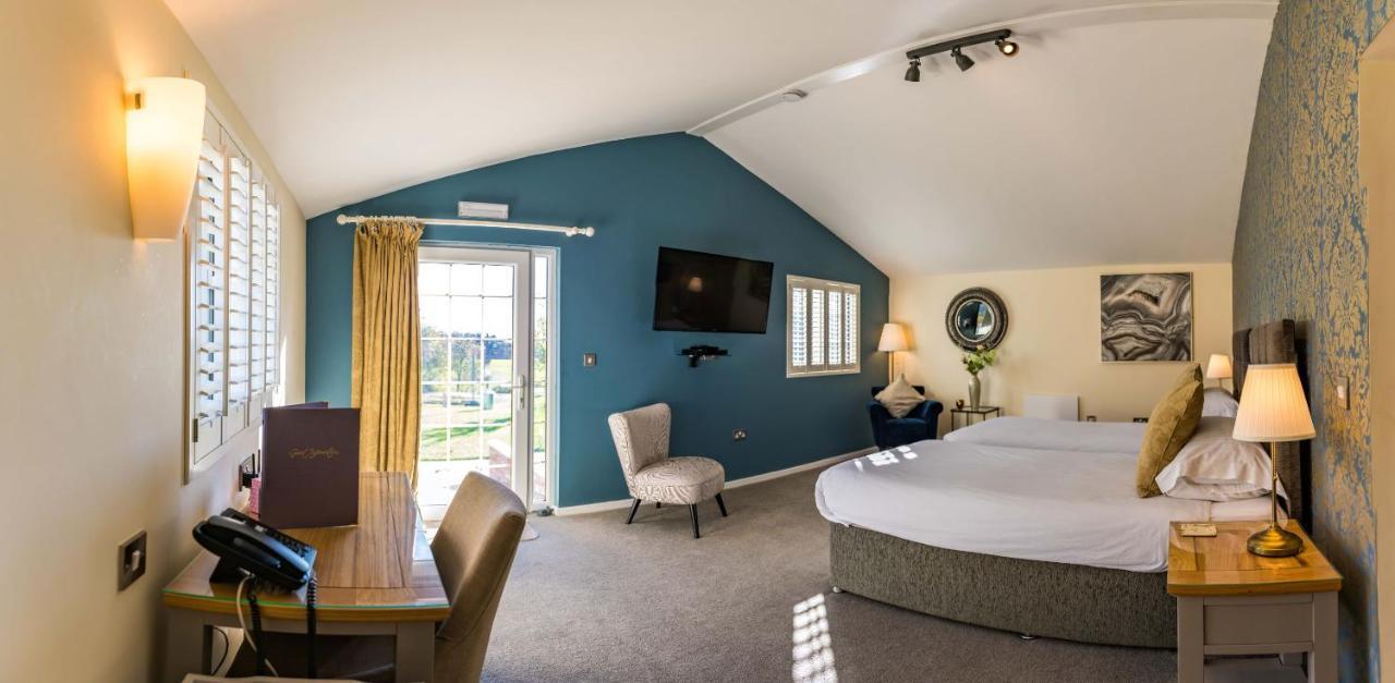 Manor Court Hotel Carnaby 外观 照片