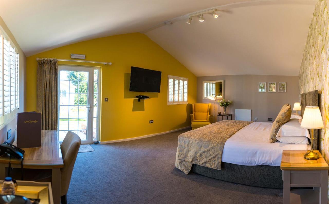 Manor Court Hotel Carnaby 外观 照片