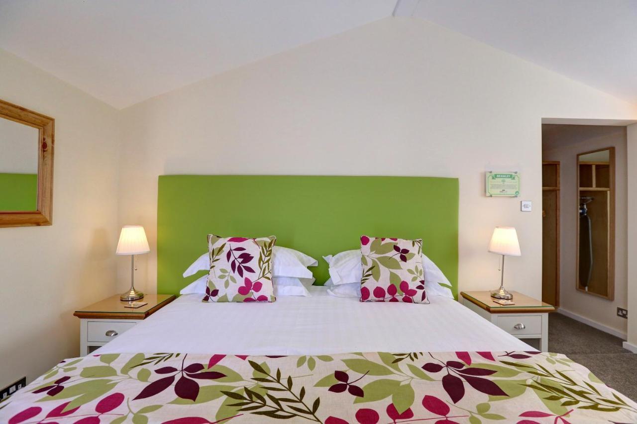 Manor Court Hotel Carnaby 外观 照片